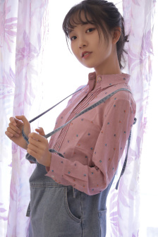 《丰满女学生》在线观看